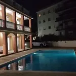 Irena Villa *